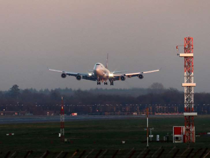 the-police-were-called-to-jetblue-flight-487-on-saturday-after-landing-and-escorted-them-off-the-aircraft